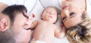 Is samen slapen met je baby gevaarlijk?