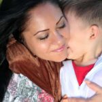 Natuurlijk, onvoorwaardelijk en empathisch ouderschap onvoorwaadelijke liefde gezond voor kind