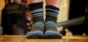 Beter warme sokken dan verwarming hoger zetten