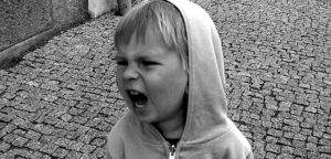 Empathisch opvoeden is de gevoelens van kinderen begrijpen en verder kijken dan een boos kind