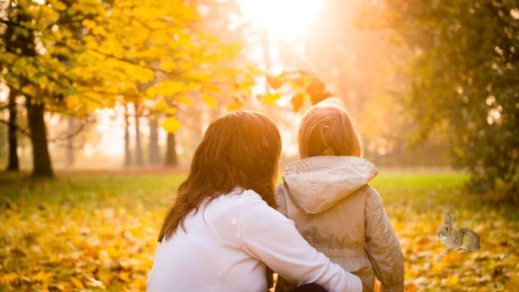 Moeder en kind in het bos.